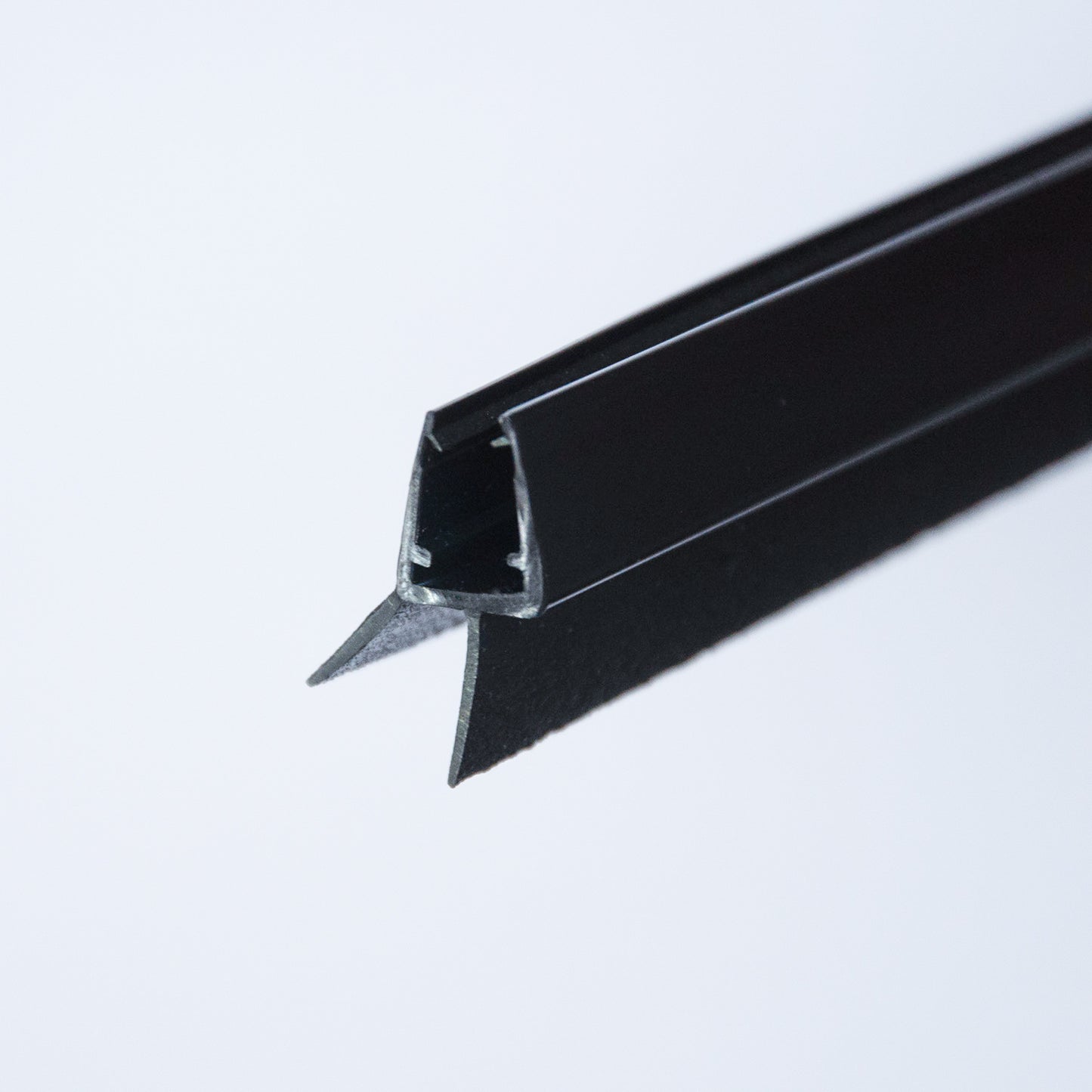 Streifdichtung mit zentraler Dichtfahne, 6 - 8 mm, schwarz